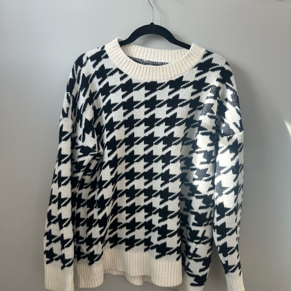 Lou & Grey Monochrome Houndstooth Crewneck Sweater